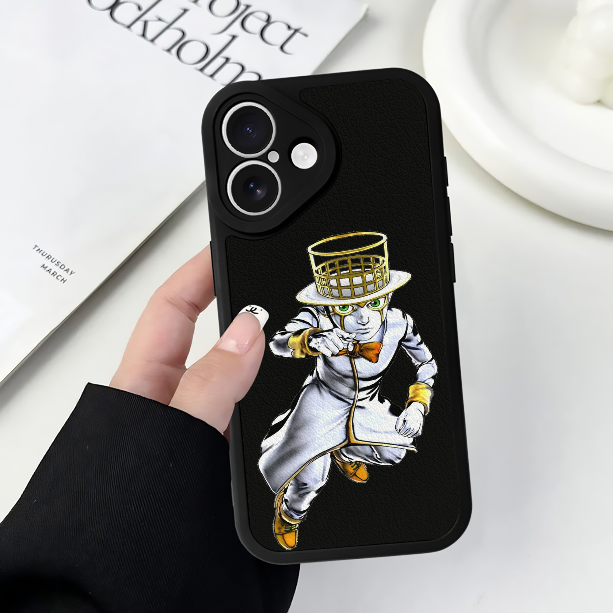 （画像用） ジョジョの奇妙な冒険 岸辺 露伴（きしべ ろはん） JoJo's Bizarre Adventure Rohan Kishibe 【iPhone 16シリーズ対応】シリコンスマホケース（レザー調） 材質：シリコン